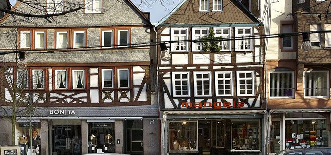 Das Bild zeigt die Kaiserstra&szlig;e, copyright Reiner Strack (MG7057)