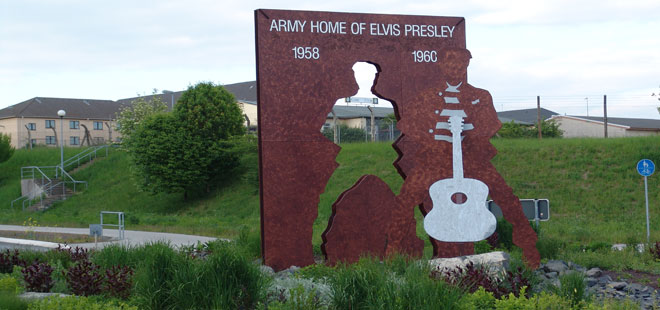 Das Bild zeigt das Elvis Presley Monument Friedberger Kreisel, copyright Elvis Presley Club Bad Nauheim - Friedberg e.V. 