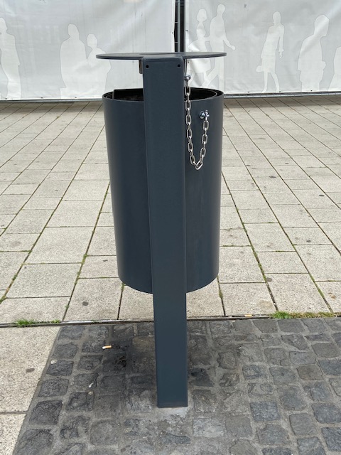 Aufkleberentfernung_M&uuml;lleimer nachher